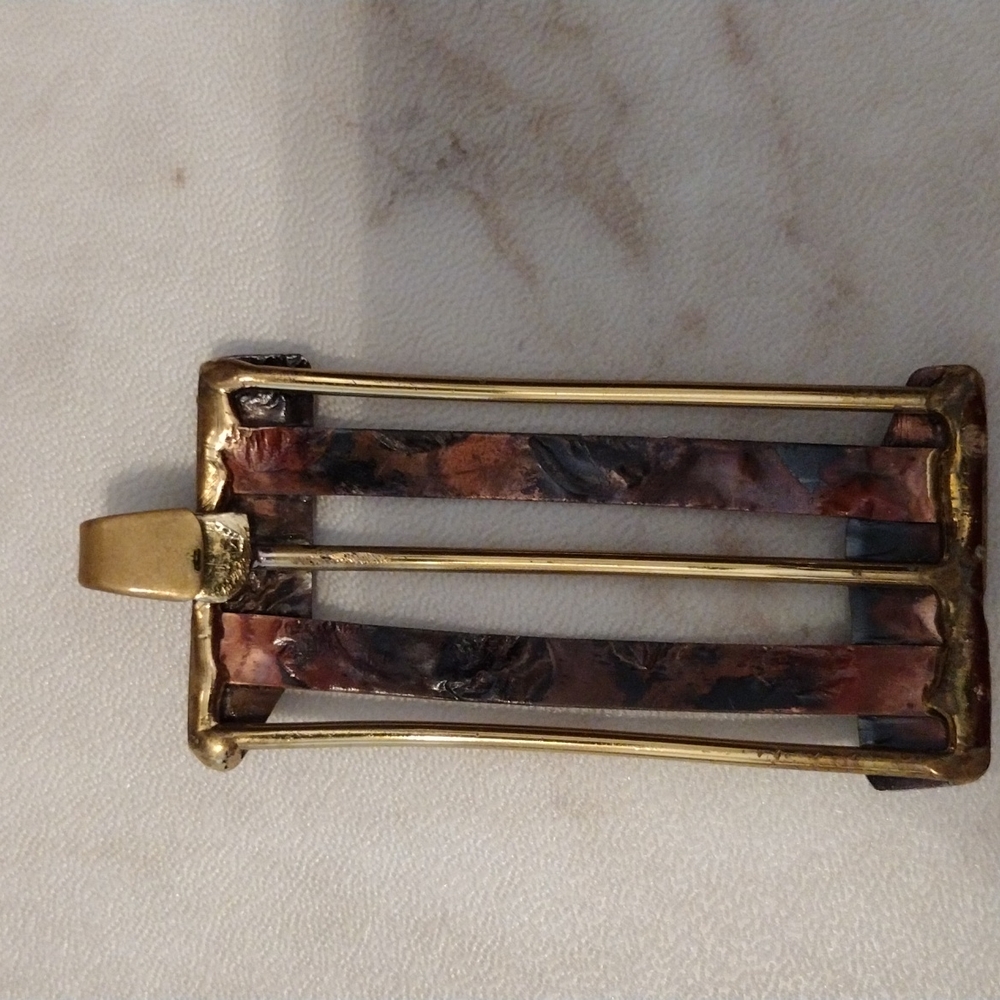 Beautiful faux gold and copper metal pendant. - Picture 2 of 4